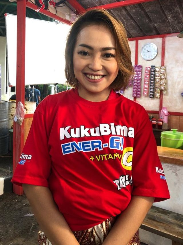 Mpok Alpa ditemui di lokasi syuting iklan Kuku Bima Energi, di Museum Purna Bhakti Pertiwi, Jakarta Timur, Rabu (5/2).
 Foto: D.N Mustika Sari/kumparan 