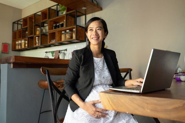 com-Ilustrasi ibu hamil bekerja. Foto: Shutterstock