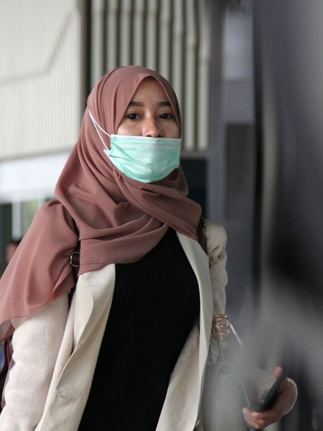 Ilustrasi masyarakat yang menggunakan masker di bandara agar terhindar dari virus.  Foto: Nugroho Sejati/kumparan