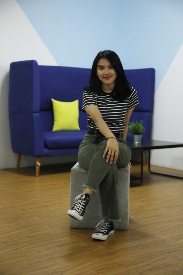 Penyanyi Shakira Jasmine, saat berkunjung ke kantor kumparan, Kamis (6/2). Foto: Faisal Rahman/kumparan