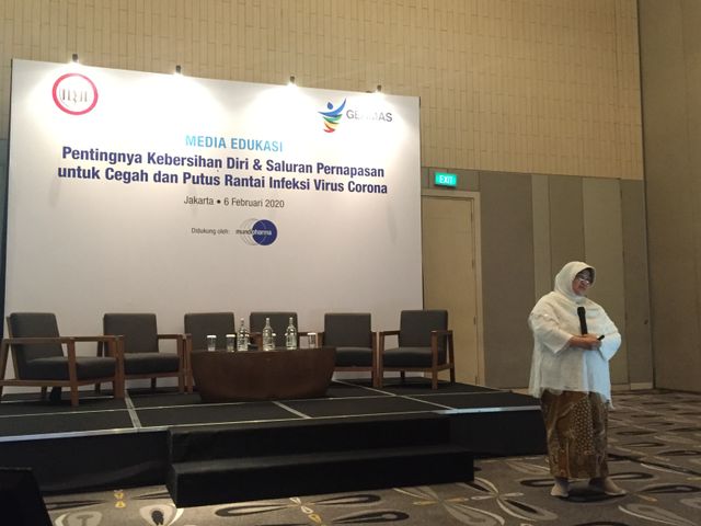 Dr. Erlina Burhan, Msc, SP.P(K) dalam pemaparan mengenai virus corona di Jakarta Pusat pada Kamis (6/2). Foto: Farida Yulistiana/kumparan