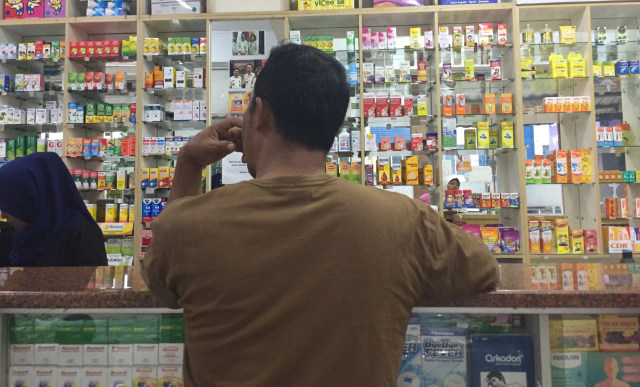 Suasana di Apotek Pejaten Sehat, Jakarta Selatan, Kamis (6/2). Foto: Muhammad Darisman/kumparan