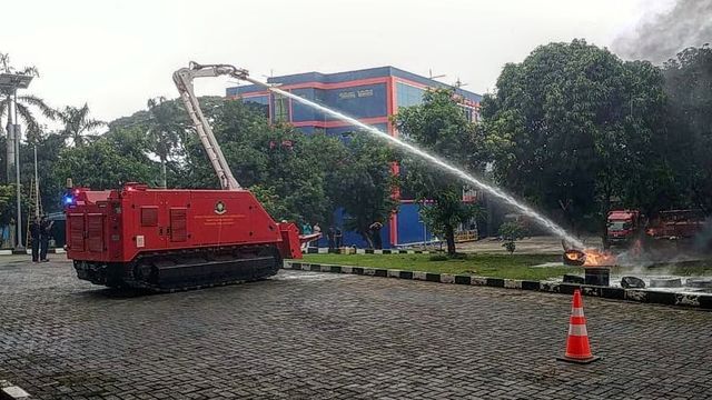 Pemadam kebakaran DKI Jakarta Uji coba robot pemadam kebakaran. Foto: Instagram / @humasjakfire