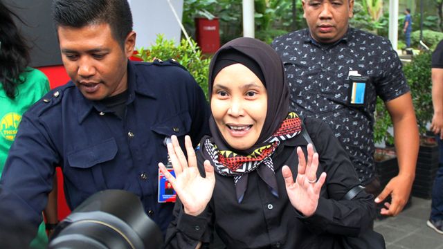 Anggota DPR RI, Riezky Aprilia, berjalan meninggalkan Gedung KPK, usai menjalani pemeriksaan KPK, Jakarta, Jumat (7/2/2020). Foto: Nugroho Sejati/kumparan