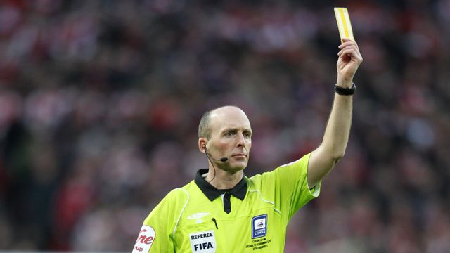 Mike Dean. Foto: AFP/ADRIAN DENNIS 