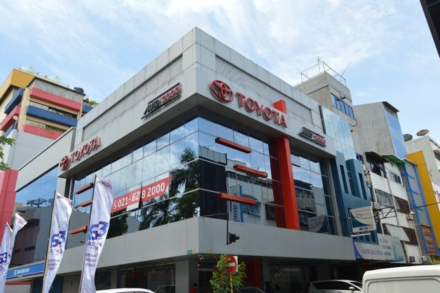 Gedung Diler Auto2000 Plaza Glodok. Foto: Bagas Putra Riyadhana