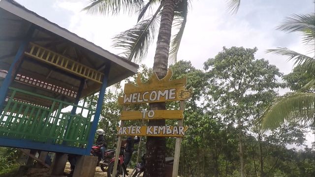 Plang Wisata Air Terjun Kembar, Pesawaran, Minggu (2/2) | Foto : Dimas Prasetyo/Lampung Geh