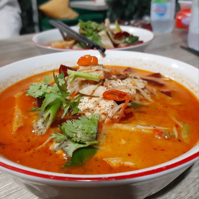 Mieu Mala kuah creamy, Mie Baso Paris Bandung (1). Foto @ourfoodiaries 