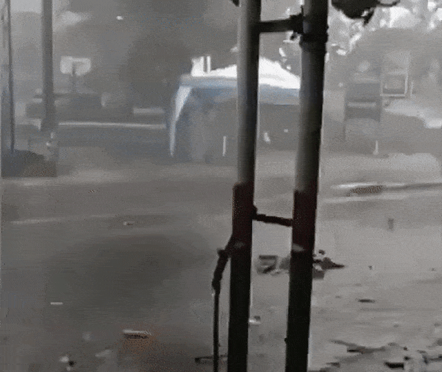 Viral Tenda Melayang Seperti Ubur-ubur Saat Hujan Angin di Banjarmasin Foto: Dok. Annisa