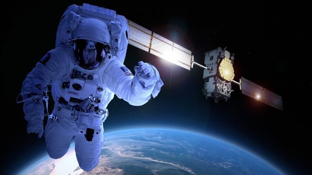 Foto: Astronot di luar angkasa