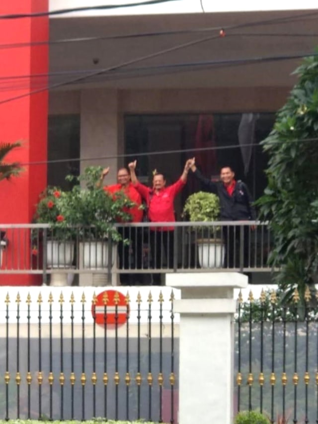 Bakal Calon Wali Kota Solo Achmad Purnomo dan Teguh Prakosa di DPP PDIP, Jakarta Pusat, Senin (10/2). Foto: Darin Atiandina/kumparan