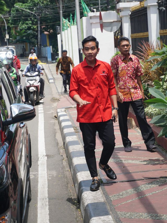Gibran Rakabuming Raka tiba di kantor DPP PDIP. Foto: Irfan Adi Saputra/kumparan