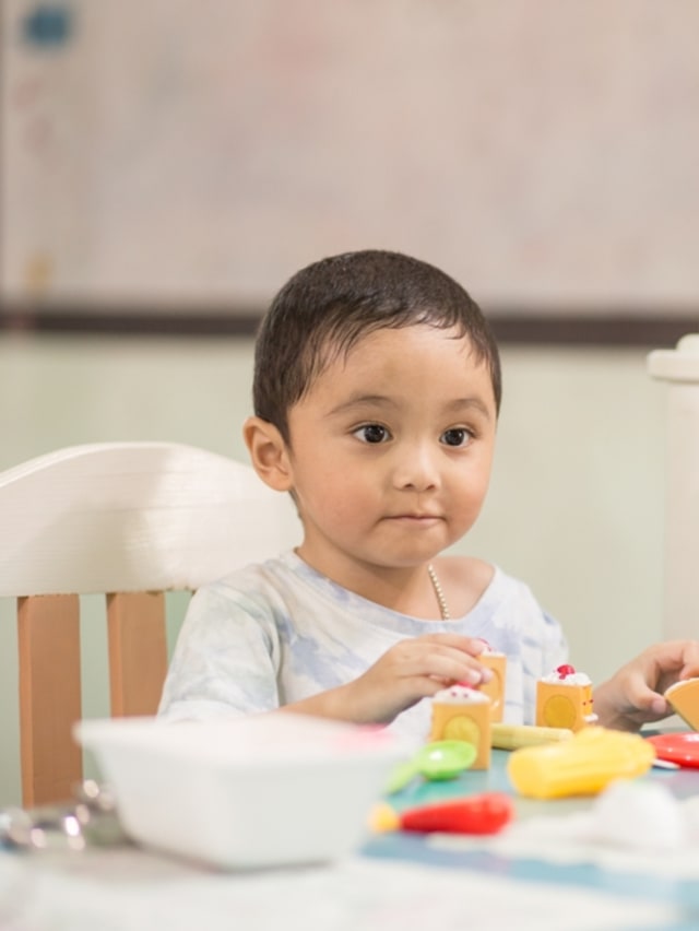 Ilustrasi Anak main di dalam rumah. Foto: Shutter Stock
