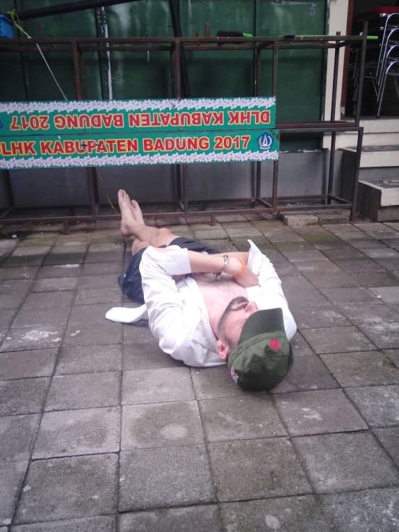 Vicktor saat diamankan petuga Satpol PP Badung, Bali. Foto: Dok. Satpol PP Badung