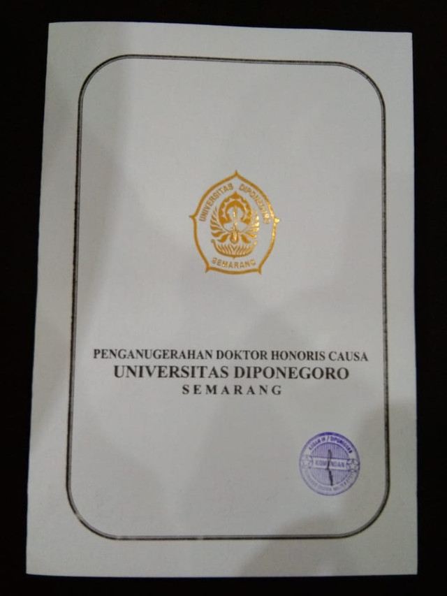 Universitas Diponegoro menganugerahkan gelar Doktor Honoris Causa untuk Puan Maharani. Foto: Dok. Istimewa