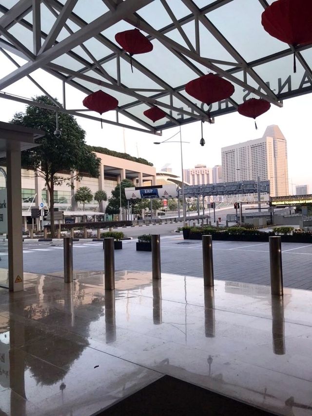 Suasana di Hotel Marina Bay Sands, Singapura, Rabu (5/2). Foto: Instagram/@deviraanandya