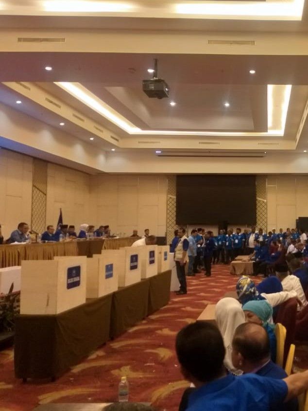 Suasana pemilihan ketum PAN periode 2020-2025 secara voting di Hotel Claro, Kendari, Sulawesi Utara, Selasa (11/2). Foto: Paulina Herasmarindar/kumparan