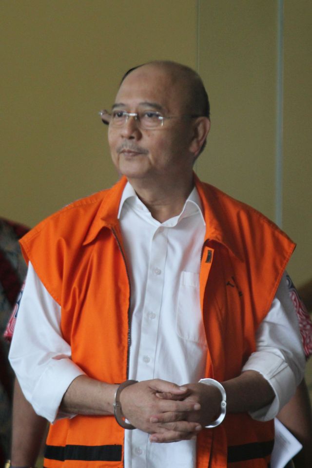 Wali Kota Medan nonaktif, Tengku Dzulmi Eldin, usai diperiksa di Gedung KPK, Jakarta, Selasa (11/2).  Foto: Nugroho Sejati/kumparan