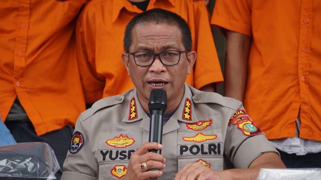 Kepala Bidang Humas Polda Metro Jaya Kombes Yusri Yunus memberikan keterangan saat rilis pengungkapan sejumlah kasus di Polda Metro Jaya, Jakarta. Foto: Irfan Adi Saputra/kumparan