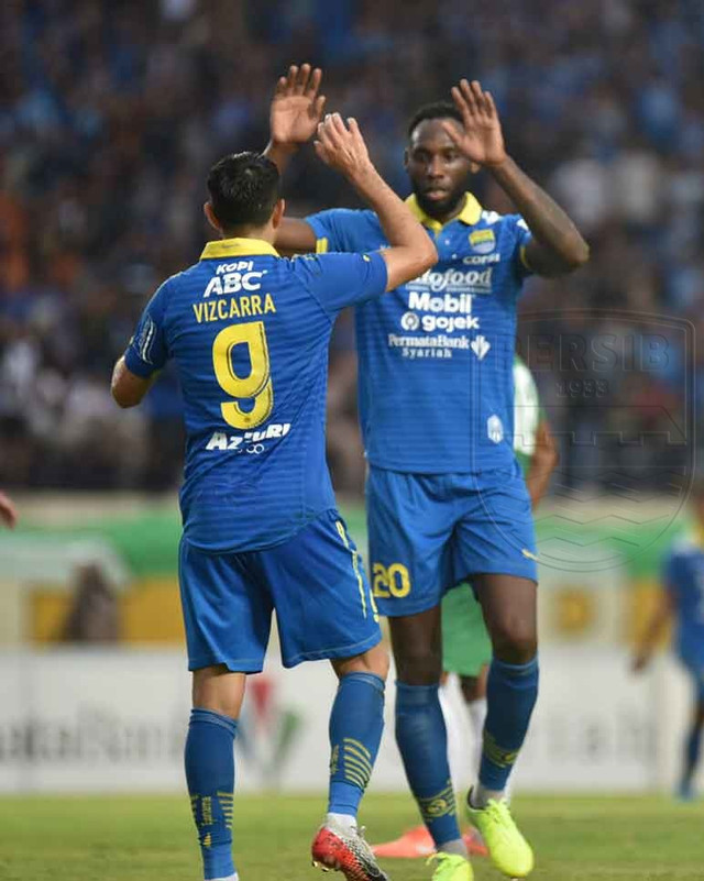 Pemain Persib di tengah pertandingan. Foto: Dok. Media Persib