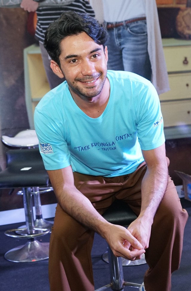 Reza Rahadian saat hadir di pemutaran film Toko Barang Mantan di Epicentrum, Jakarta, Selasa, (11/2).
 Foto: Dok. Ronny