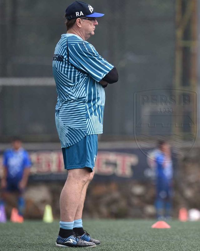 Pelatih Persib, Robert Rene Alberts. Foto: Dok. Media Persib