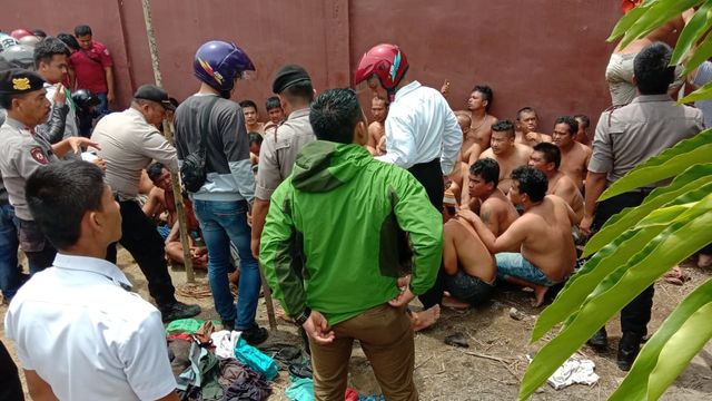 Napi Lapas Kabanjahe, Sumut, dievakuasi. Foto: Dok. Istimewa