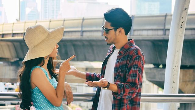 Ilustrasi pasangan bertengkar saat traveling Foto: Shutter Stock