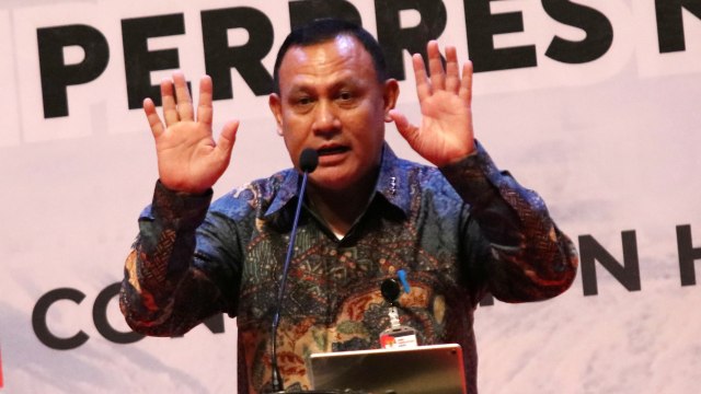 Ketua KPK Firli Bahuri memberikan sambutan di Rapat Koordinasi dan Sinergi Penyelenggaraan di Provinsi Jawa Timur Tahun 2020 di Surabaya, Jawa Timur. Foto: ANTARA FOTO/Didik Suhartono
