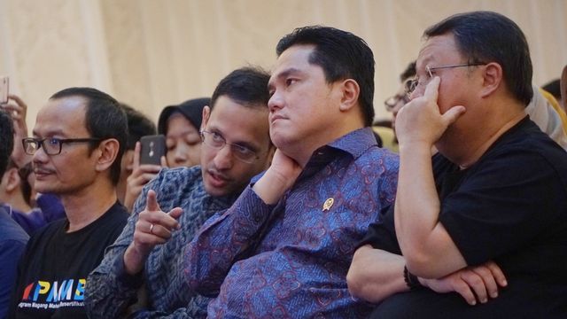 Menteri BUMN Erick Thohir dan Menteri Pendidikan dan Kebudayaan Nadiem Makarim saat menghadiri Penguatan PMMB BUMN di Jakarta. Foto: Fanny Kusumawardhani/kumparan