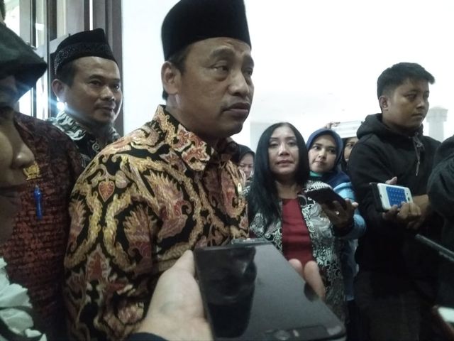 Ketua Komisi D DPRD Kota Malang Ahmad Wanedi usai meminta keterangan dari Kepala Dinas Pendidikan Zubaidah.﻿