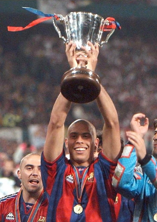 Ronaldo Luís Nazário de Lima saat berseragam FC Barcelona.  Foto: AFP/PASCAL PAVANI