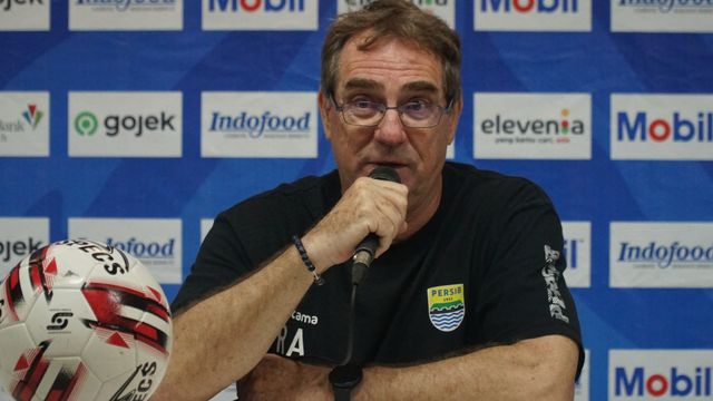 Pelatih Persib Robert Rene Albert (Foto: Ananda Gabriel)