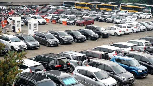 Parkiran Mobil di Jakarta. Foto: Iqbal Firdaus/kumparan