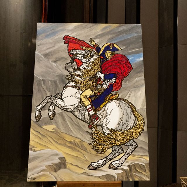 Lukisan Victory karya Mochtar Sarman memperlihatkan Napoleon Bonaparte mengenakan sneaker dok Prefinite