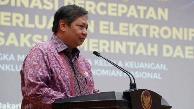 Menko Prekonomian Airlangga Hartanto pada Mou koordinasi percepatan dan perluasan transaksi pemerintah daerah secara elektronik, di Kemenko Perekonomian. Foto: Fanny Kusumawardhani/kumparan
