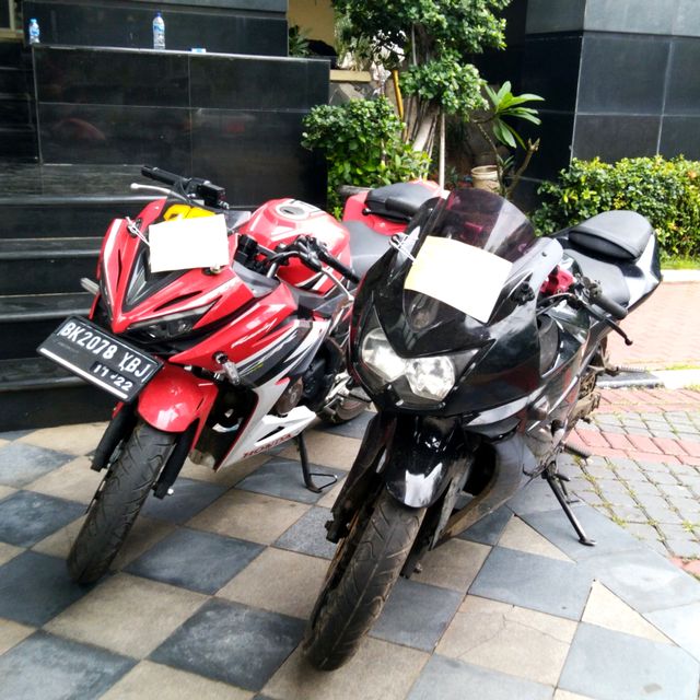 Dua sepeda motor hasil curian yang diamankan Polda Metro Jaya, Jakarta Selatan, Kamis (13/2). Foto: Fachrul Irwinsyah/kumparan