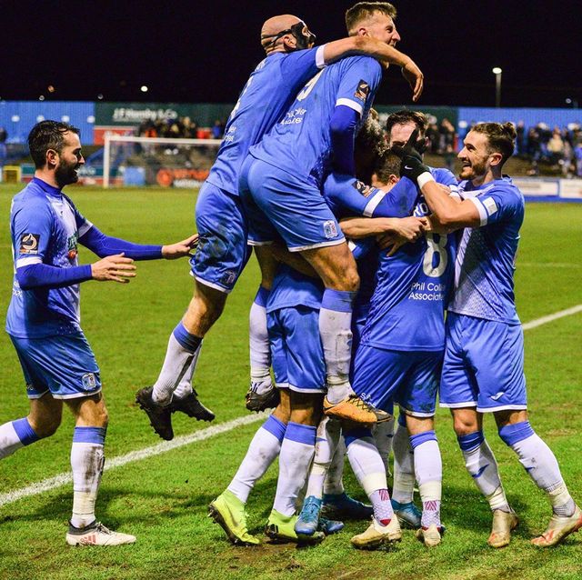Selebrasi gol pemain Barrow AFC. Foto: Instagram/@barrowafc