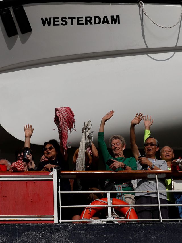 Penumpang MS Westerdam tiba di Kamboja Foto: REUTERS/Stringer