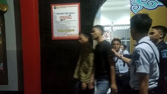 Pemindahan 50 tahanan dari Rutan Kelas 1 Cirebon ke Lapas Kelas II Kuningan. (Juan)