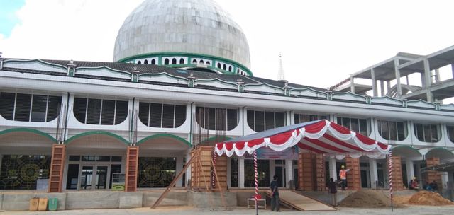 Masjid Agung Al-Akbar Sorong lakukan renovasi total, foto : Yanti