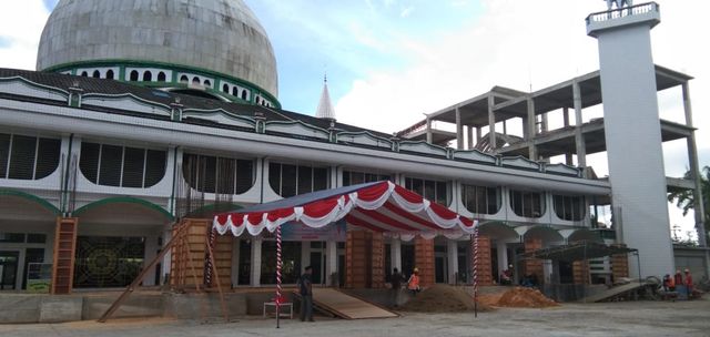 Renovasi Masjid Agung Al-Akbar Sorong, foto : Yanti
