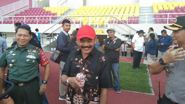 Wali Kota Solo saat mengecek kondisi lapangan. (Tara Wahyu) 