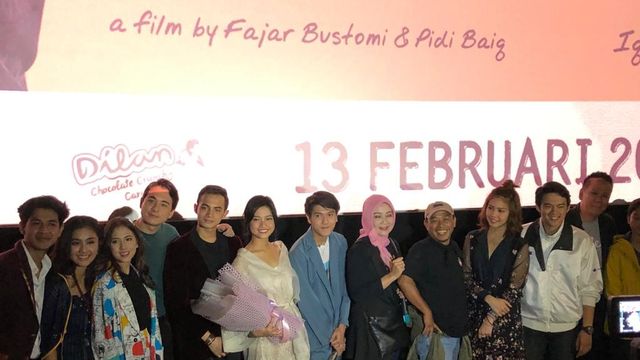 Para pemain Milea: Suara dari Dilan di XXI Ciwalk, Bandung, Jawa Barat, Kamis (13/2). (Foto: D.N Mustika Sari/kumparan)