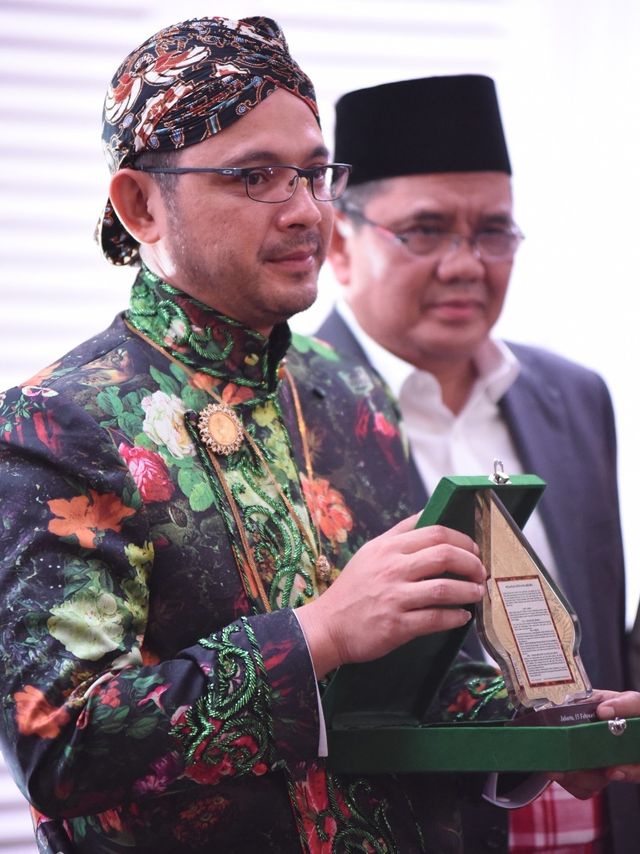 Putra ke-3 Siti Hardiyanti Indra Rukmana alias Tutut Soeharto, Danny Bimo Hendro Utomo (kiri) dalam proses acara Mappacci. Foto: Dok. Keluarga Danny Rukmana