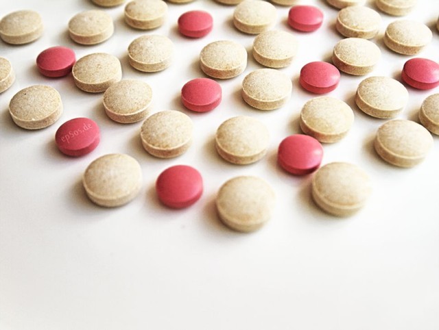 Obat-obatan. Sumber gambar: Wikimedia Commons.