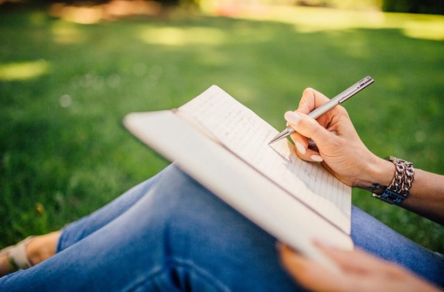Gratitude journal adalah jurnal jurnal yang berisikan hal-hal yang disyukuri dalam hidup | Photo by Pexels/Negative Space