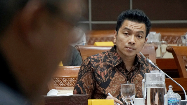 Ketua Komisi Penyiaran Indonesia (KPI) Agung Suprio melakukan rapat dengar pendapat dengan Komisi I DPR RI di Komplek Parlemen, Jakarta, Senin (17/2). Foto: Fanny Kusumawardhani/kumparan