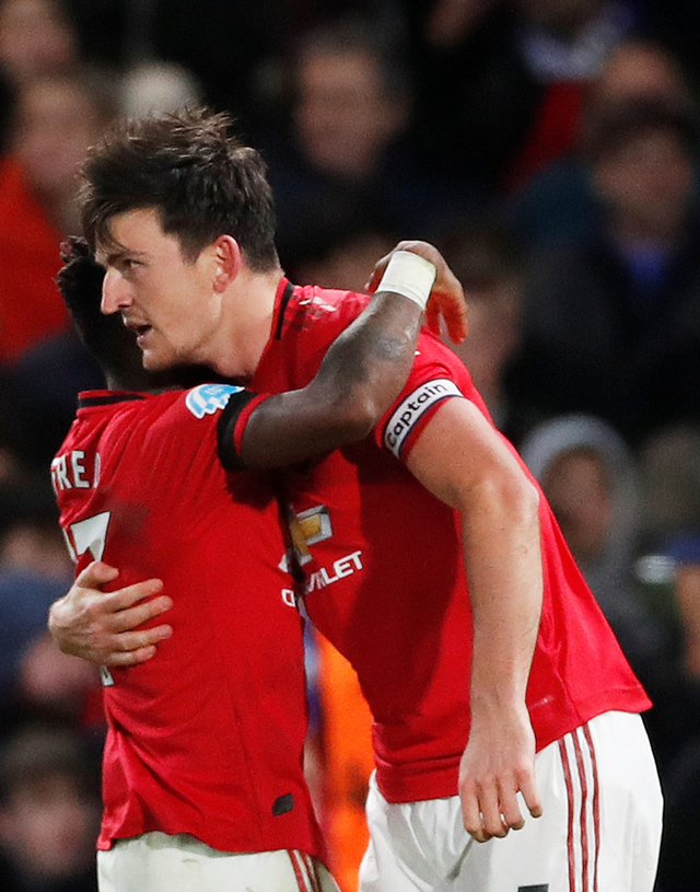 Harry Maguire merayakan gol ke gawang Chelsea bersama Fred. Foto: Reuters/Matthew Childs