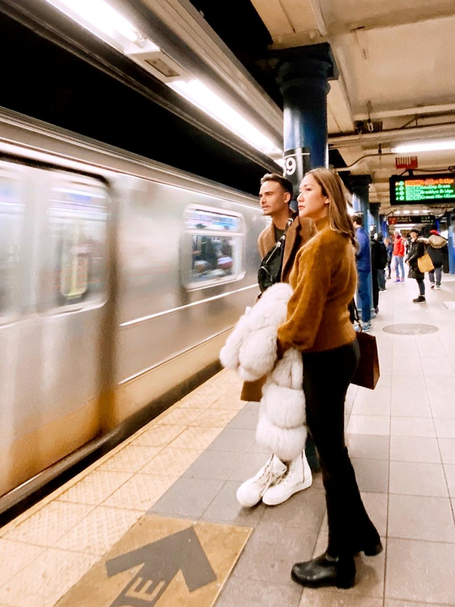 Bunga Citra Lestari dan suaminya, Ashraf Sinclair saat liburan ke New York. Foto: Instagram / @bclsinclair
